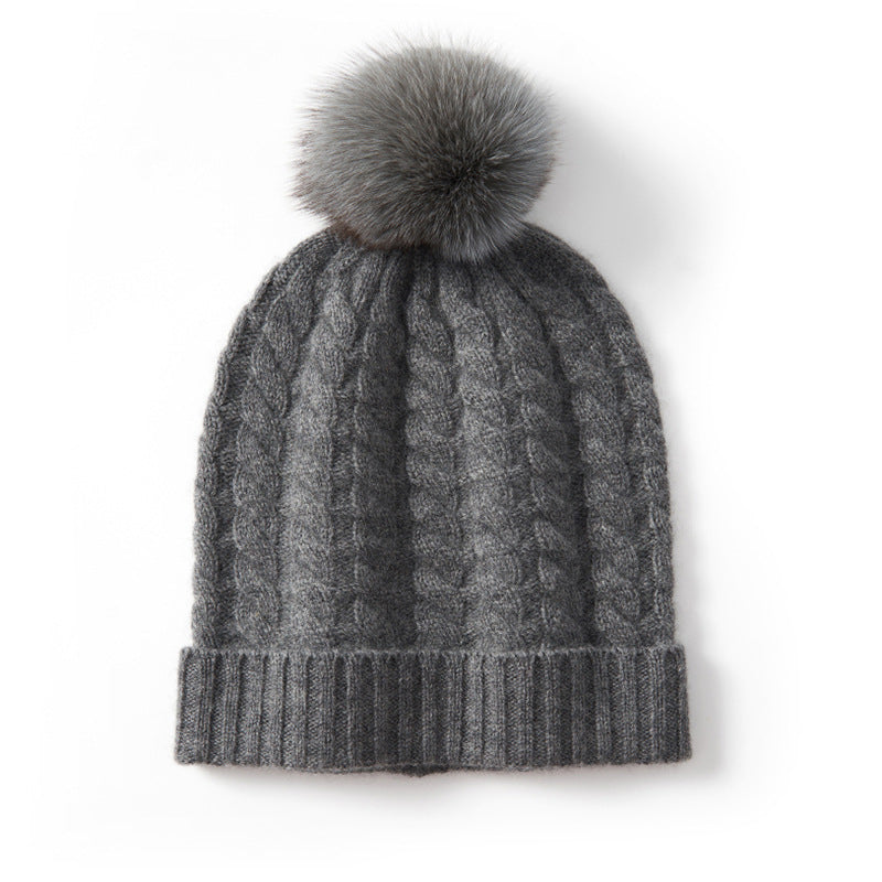 Bonnet Tricot Cable Alpin Avec Grand Pompon En Fourrure Synthétique Et Mélange De Laine Neutre
