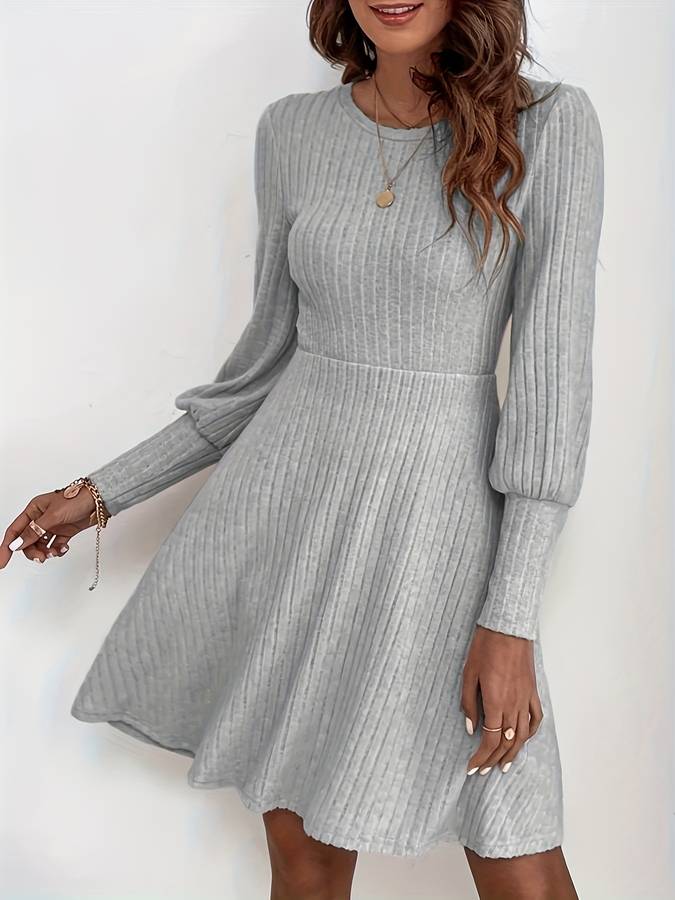 Aneta: Geripptes Leinenkleid