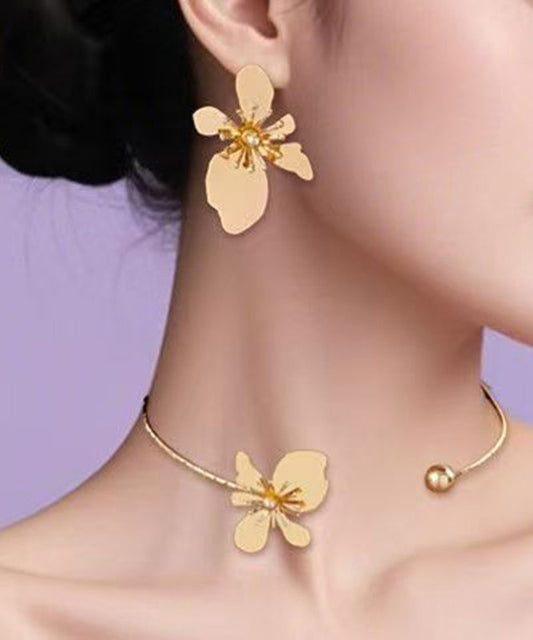 Ensemble de deux boucles d'oreilles à tige et tour de cou en alliage de cuivre doré et floral - Amawinc