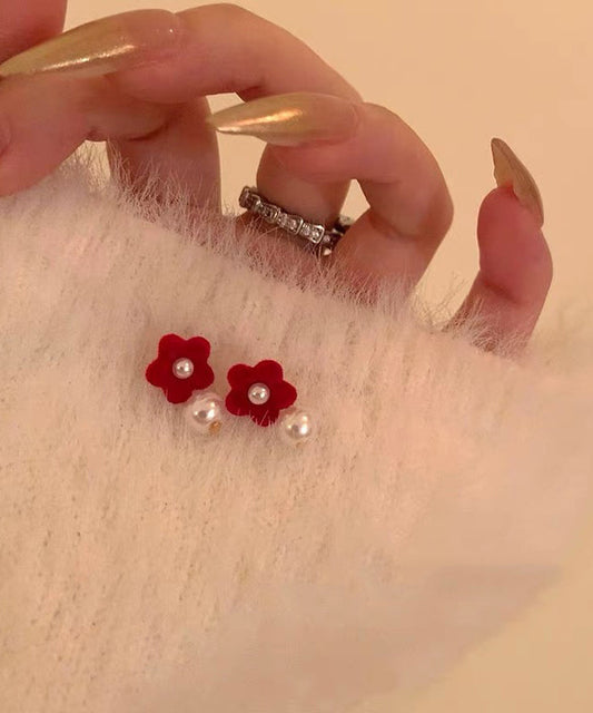 Boucles d'oreilles à tige en velours de soie rouge et perles florales - Amawinc