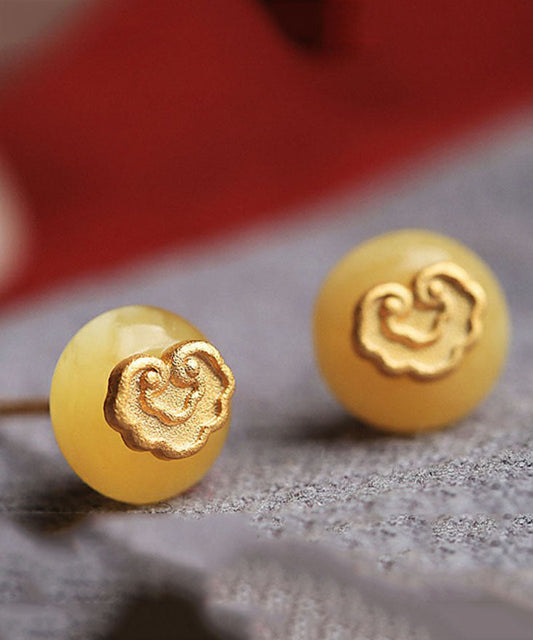 Boucles d'oreilles à tige en cire d'abeille en or jaune antique avec serrure de bons vœux - Amawinc