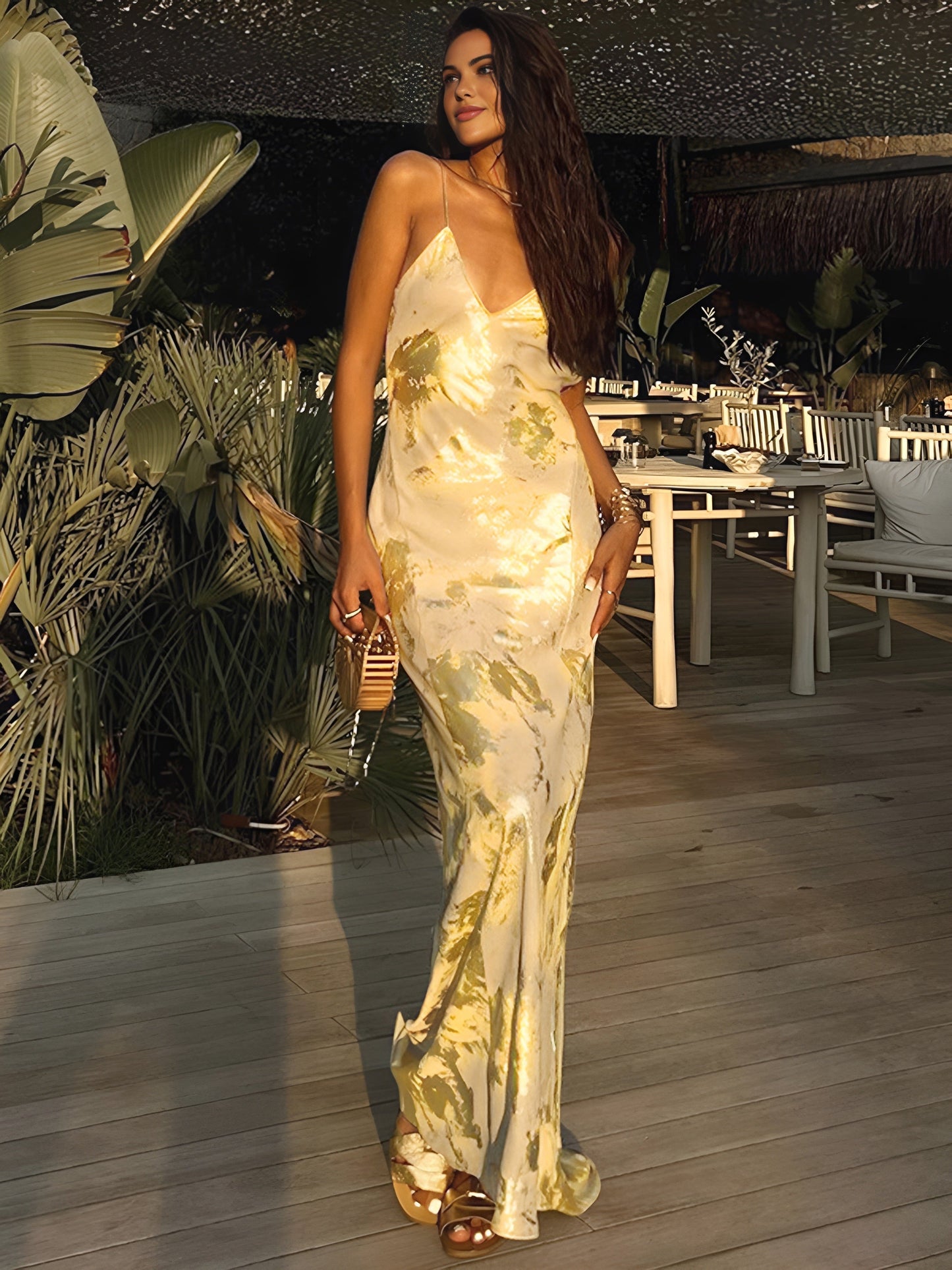 Robe De Soirée Femme En Satin Effet Soie Avec Décolleté En V Et Bretelles Spaghetti Longue Coupe Élégante Amawinc
