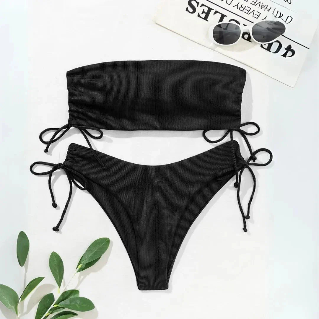 Ensemble Bikini Bandeau Côtelé Noir Liens Latéraux Ajustables Pour Un Bronzage Parfait Et Confort Optimal