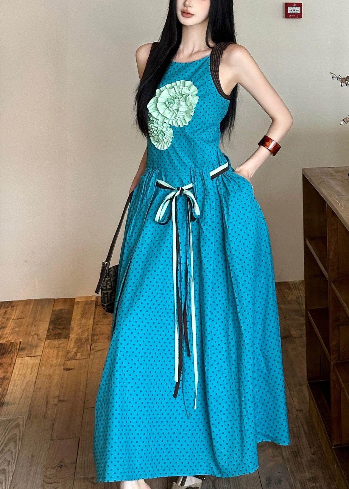 Robe bohème bleue en coton à fleurs, sans manches - Amawinc