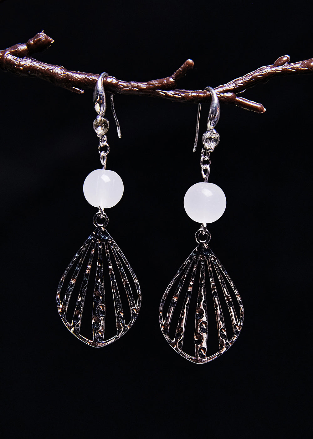 Boucles d'oreilles pendantes en pierre précieuse ajourée blanche Boutique - Amawinc