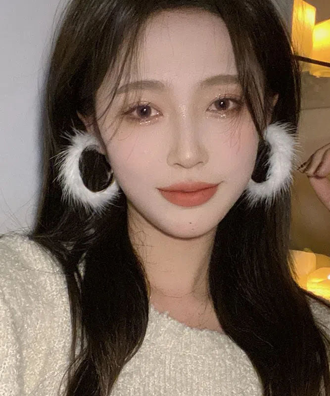 Boucles d'oreilles créoles en fourrure duveteuse surdorée en cuivre blanc - Amawinc