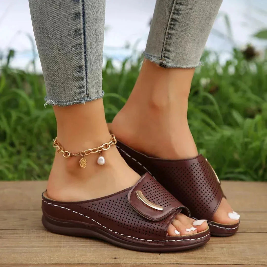 Sandales Camila À Plateforme Slip On En Faux Cuir Avec Bride Perforée Confort Toute La Journée Noir Marron Beige