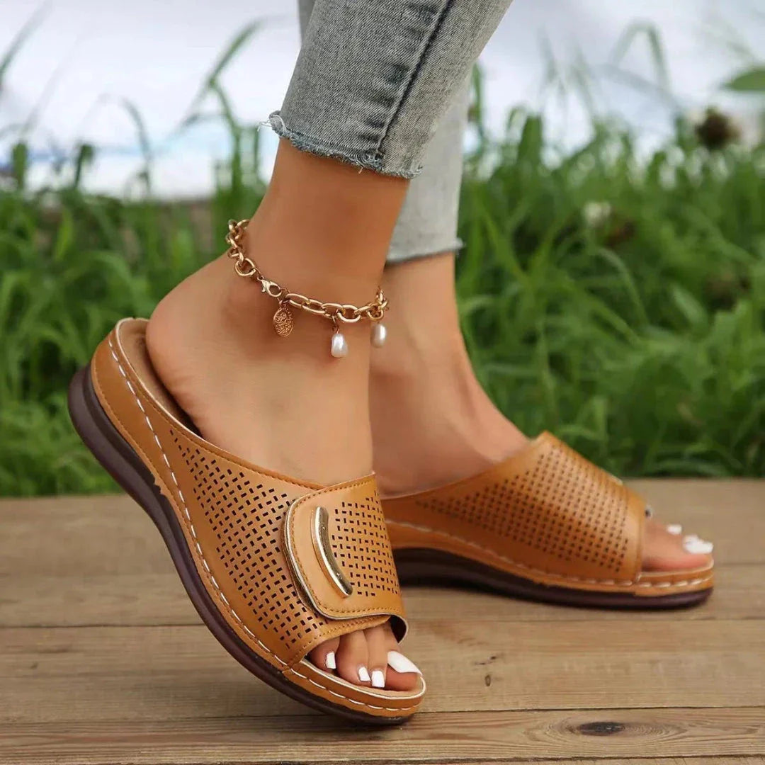 Sandales Camila À Plateforme Slip On En Faux Cuir Avec Bride Perforée Confort Toute La Journée Noir Marron Beige