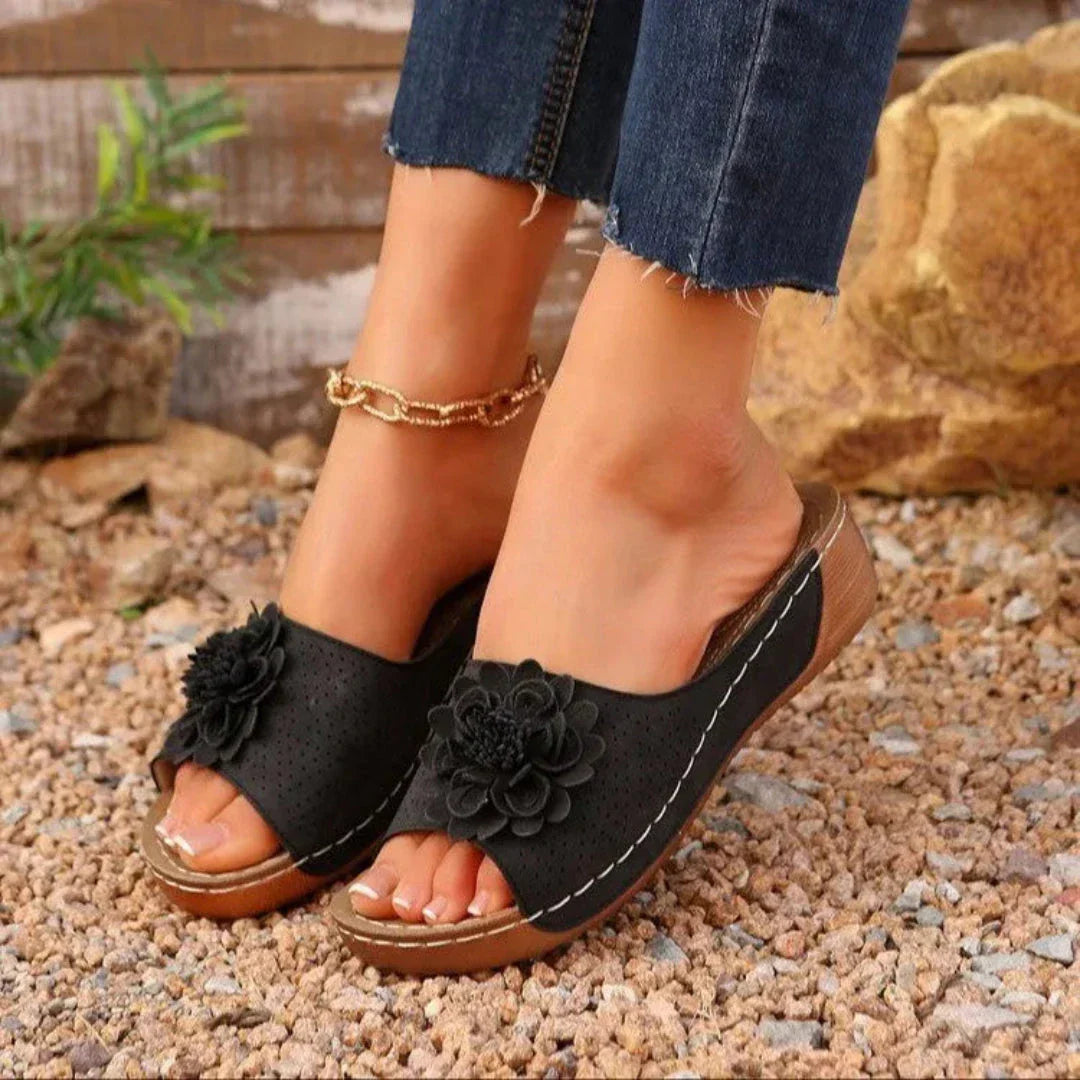 Sandales Wedge Ouvertes Carla Avec Appliqué Floral Pour Été Confort Rembourré Et Polyvalentes