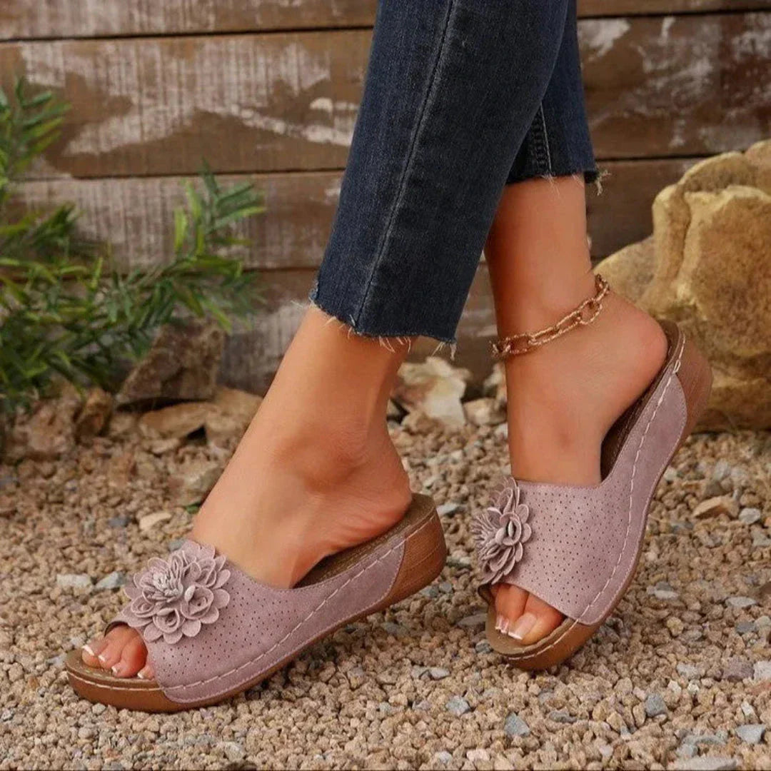 Sandales Wedge Ouvertes Carla Avec Appliqué Floral Pour Été Confort Rembourré Et Polyvalentes