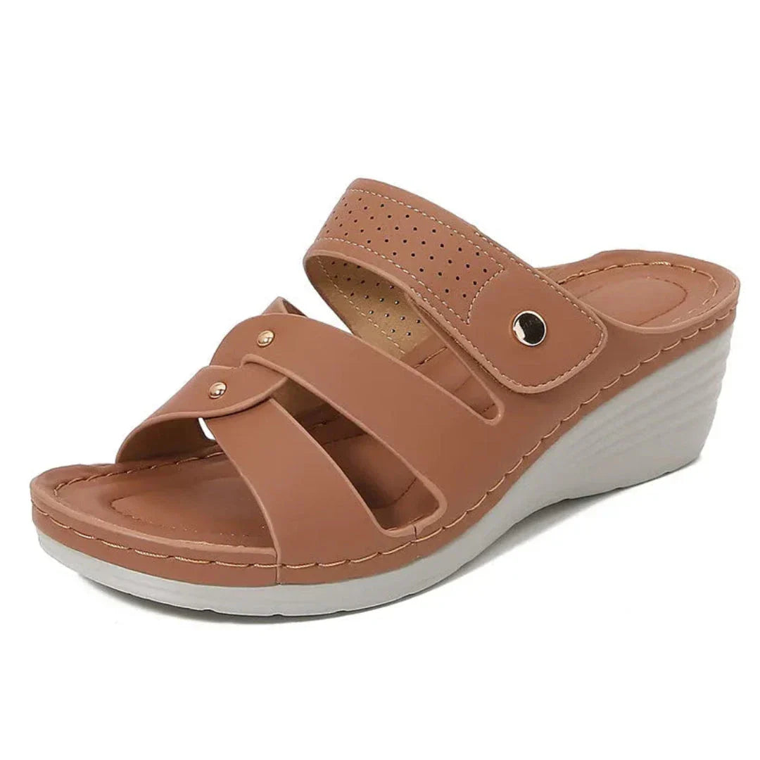 Sandales Carla À Brides Rivetées Semelle Wedge En PU Confortable Pour Été Et Élégante