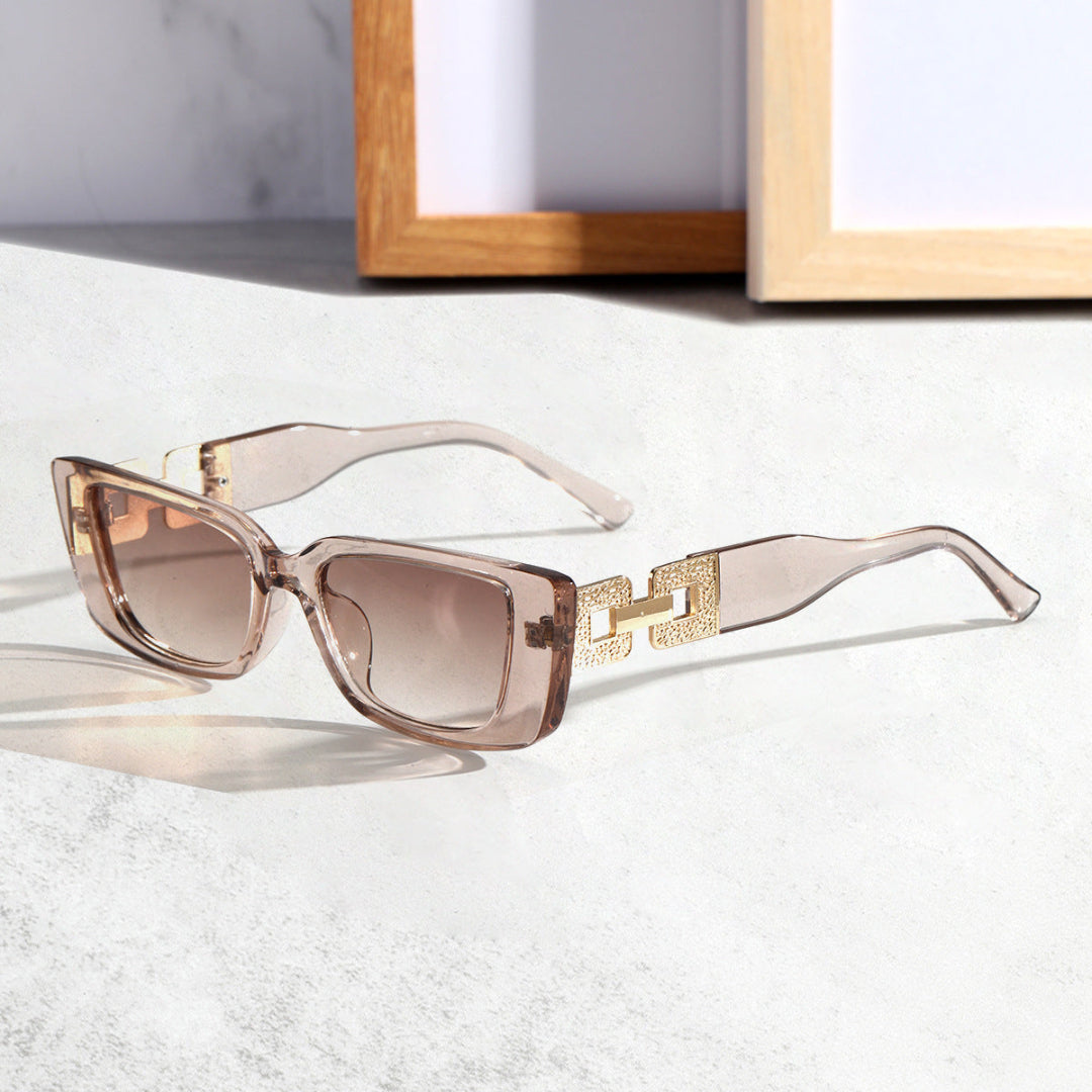 Lunettes de Soleil Celeste Noir Luxe à Monture Rectangulaire avec Accents Dorés et Confort Toute la Journée