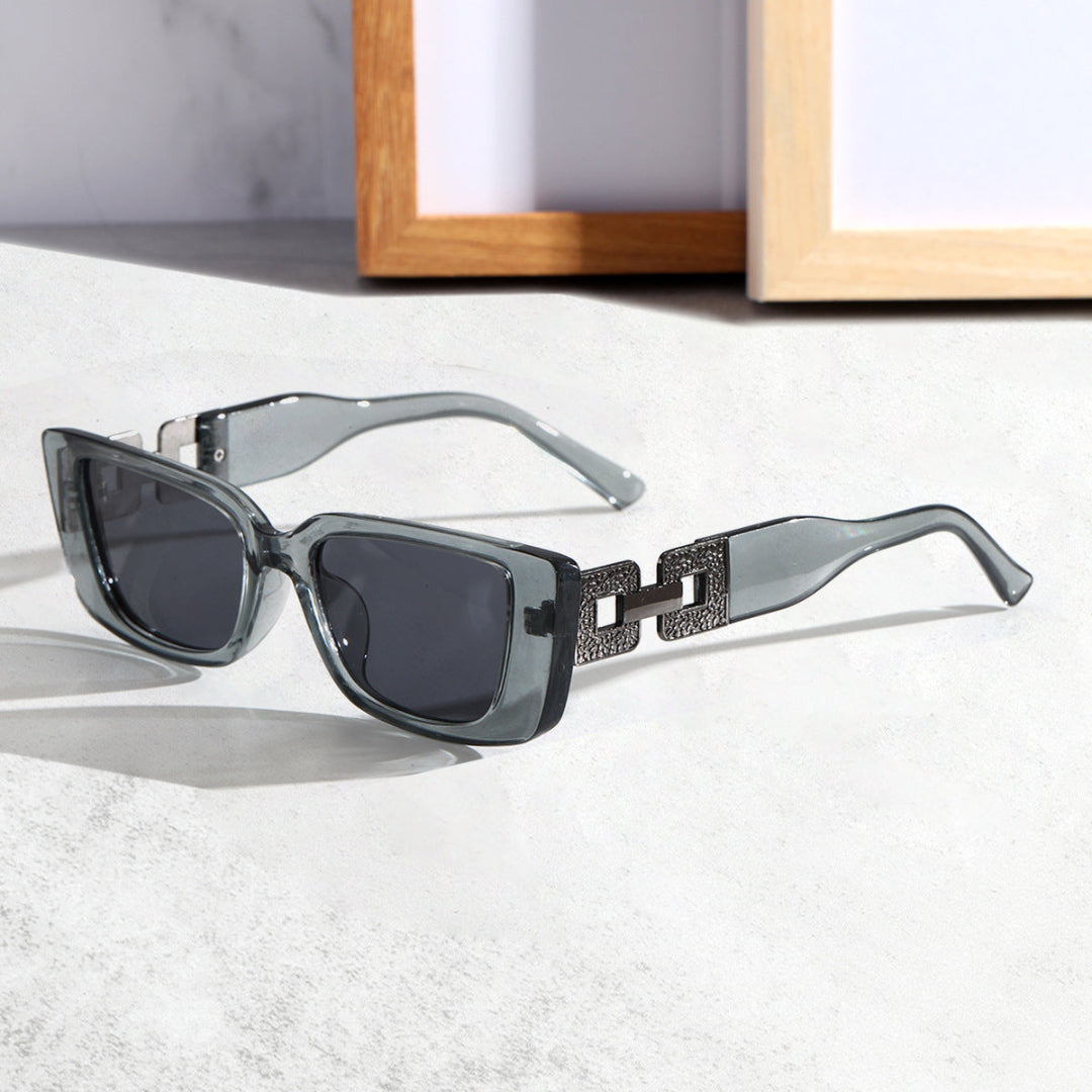 Lunettes de Soleil Celeste Noir Luxe à Monture Rectangulaire avec Accents Dorés et Confort Toute la Journée