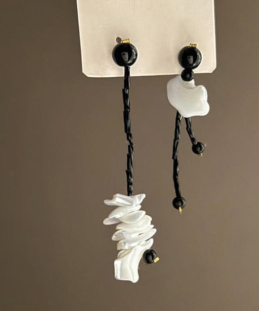 Boucles d'oreilles pendantes asymétriques en alliage noir chic avec pampilles - Amawinc