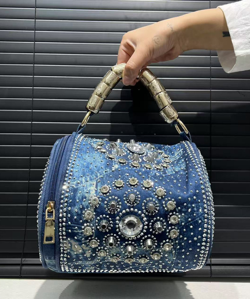 Sac fourre-tout chic en denim bleu avec rivets et zircons - Amawinc