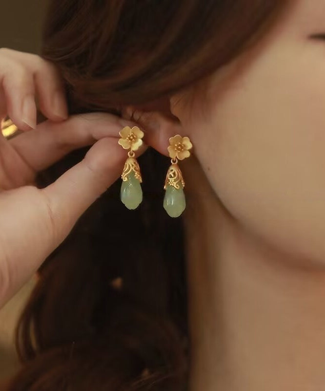 Boucles d'oreilles pendantes en alliage d'or et de cuivre, style chinois, avec motif floral et goutte d'eau en jade. - Amawinc