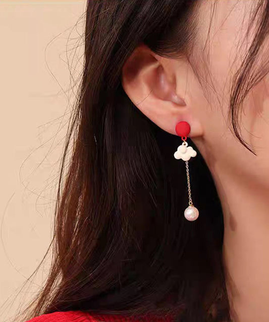Boucles d'oreilles pendantes asymétriques en alliage rouge de style chinois avec pampilles et nuages ​​de bon augure - Amawinc