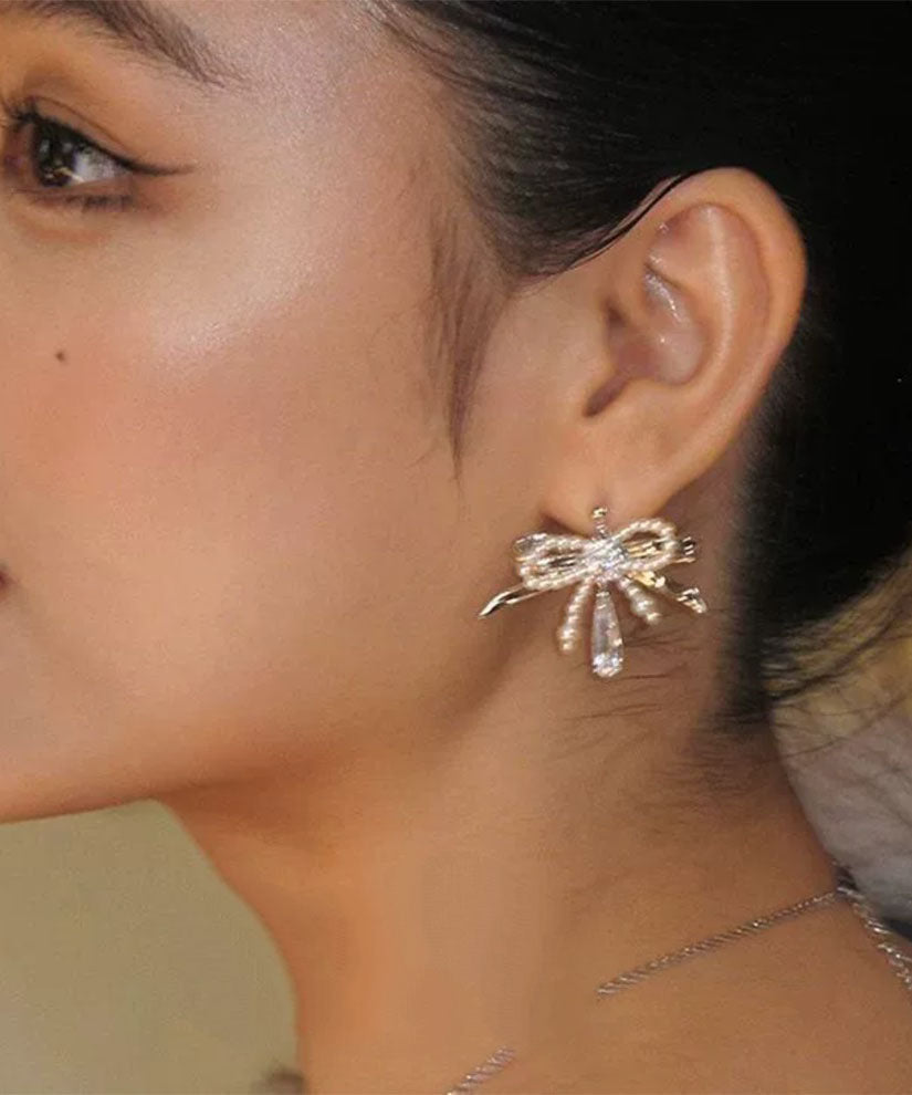 Boucles d'oreilles à tige élégantes en soie, cuivre, zircon, perle et goutte d'eau - Amawinc