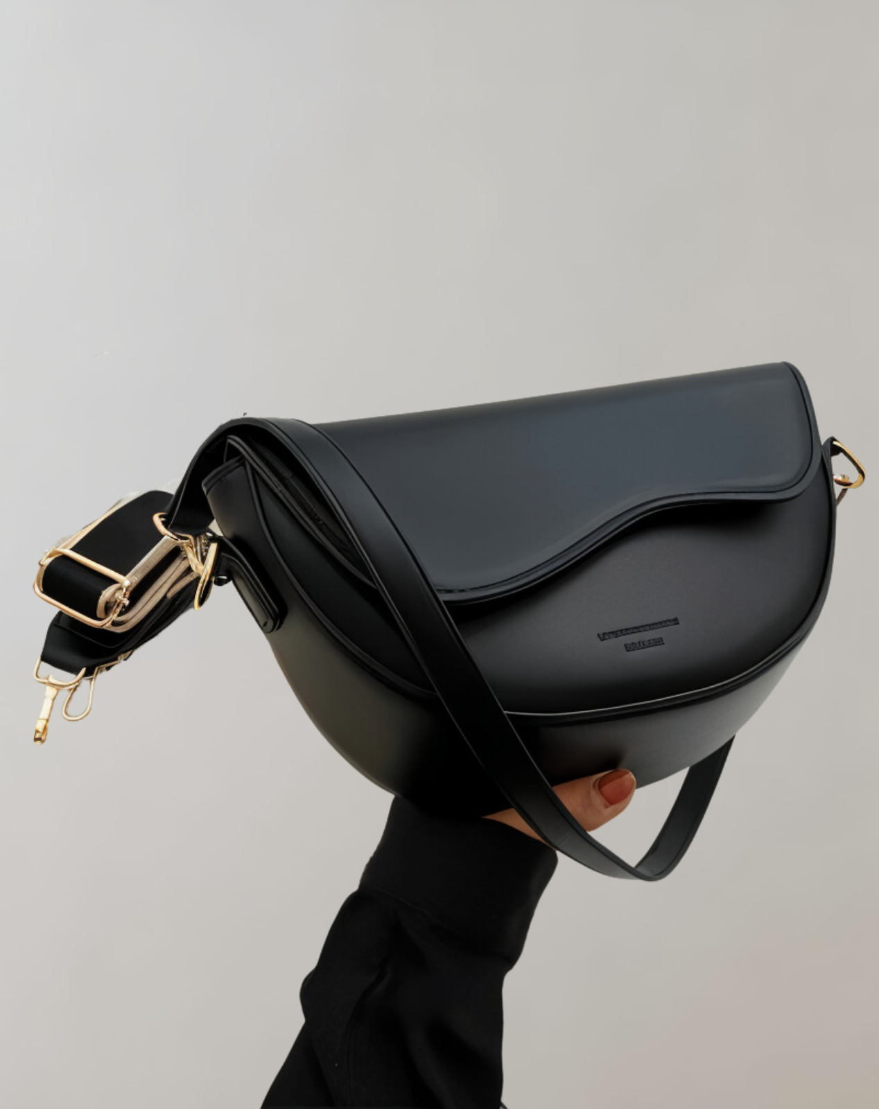 Amawinc Emma Sac Bandoulière En Cuir Végan Rabat Incurvé Pour Un Style Raffiné Au Quotidien