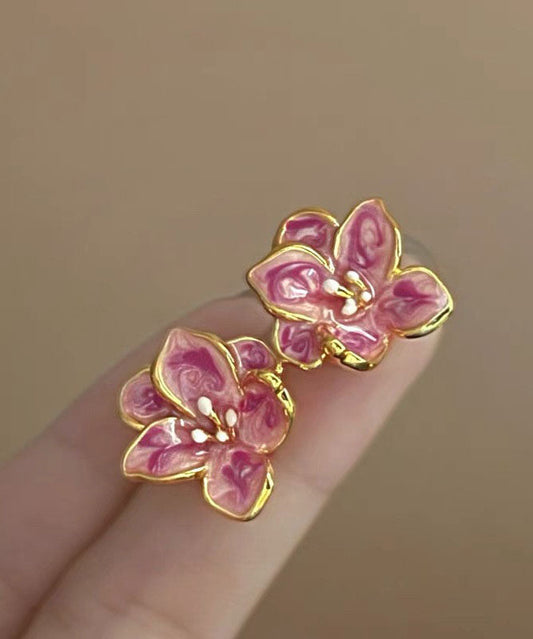 Boucles d'oreilles à tige en métal rose avec motif floral et vernis goutte à goutte - Amawinc