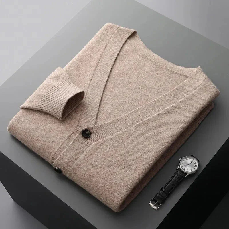 Cardigan En Laine Classique À Col V David Silhouette Taillée Avec Boutons Ton Sur Ton 100 Pour Cent De Laine