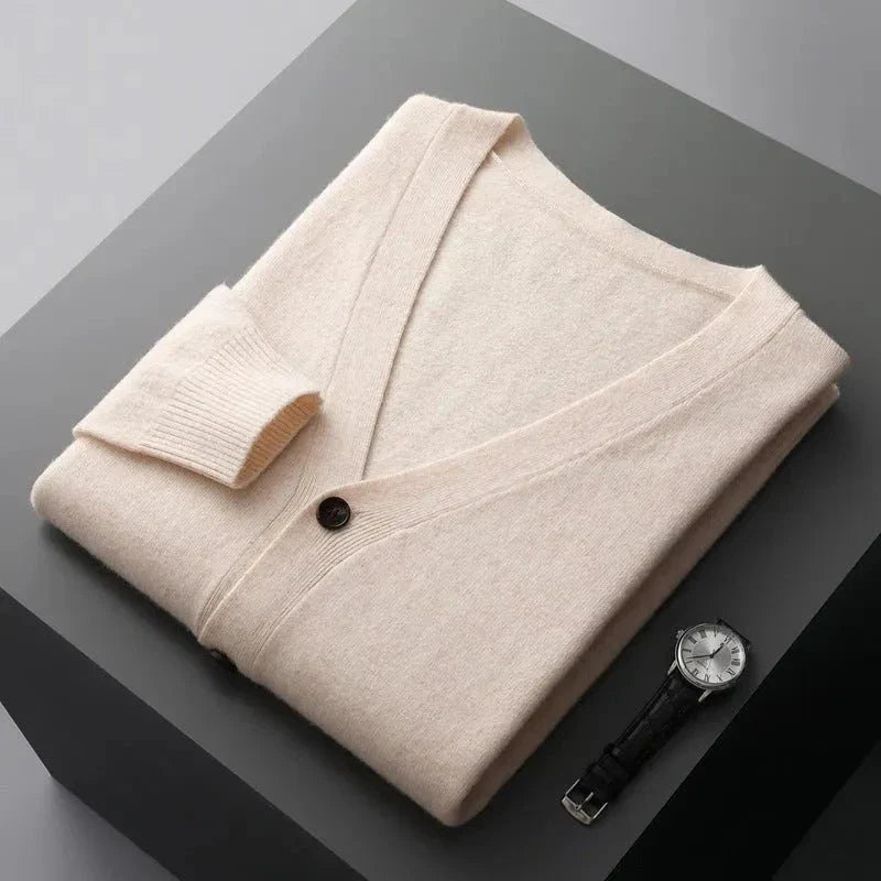 Cardigan En Laine Classique À Col V David Silhouette Taillée Avec Boutons Ton Sur Ton 100 Pour Cent De Laine