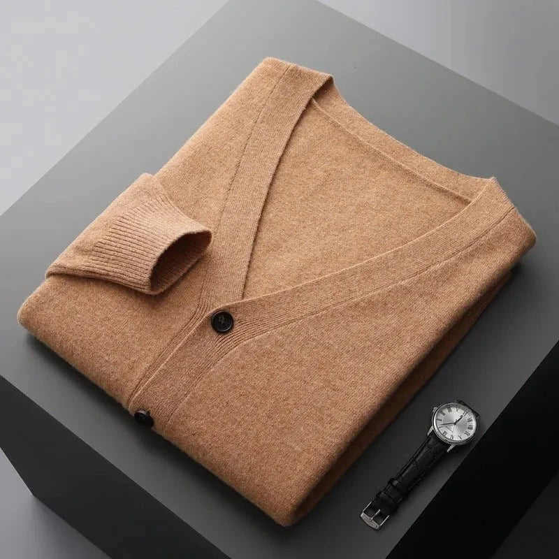 Cardigan En Laine Classique À Col V David Silhouette Taillée Avec Boutons Ton Sur Ton 100 Pour Cent De Laine