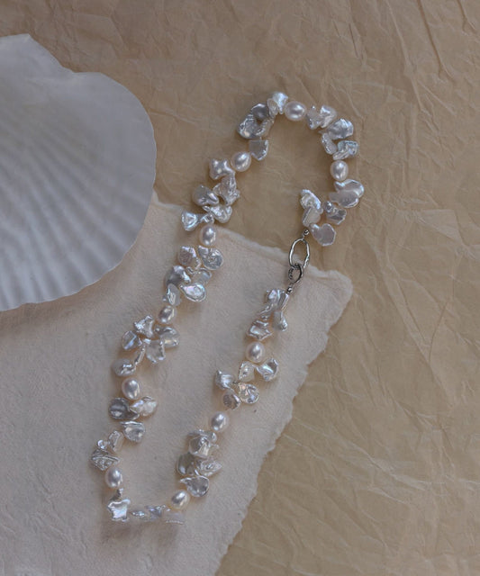 Collier princesse élégant en alliage blanc avec pétales de perles - Amawinc