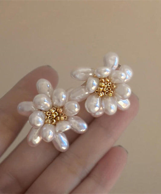 Boucles d'oreilles à tige élégantes en alliage de cuivre blanc avec perles florales - Amawinc