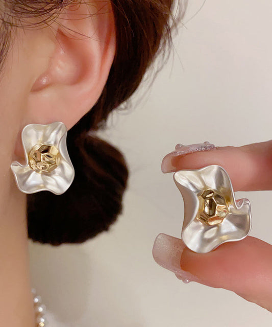 Boucles d'oreilles à tige élégantes en cuivre blanc surdoré à motif floral - Amawinc