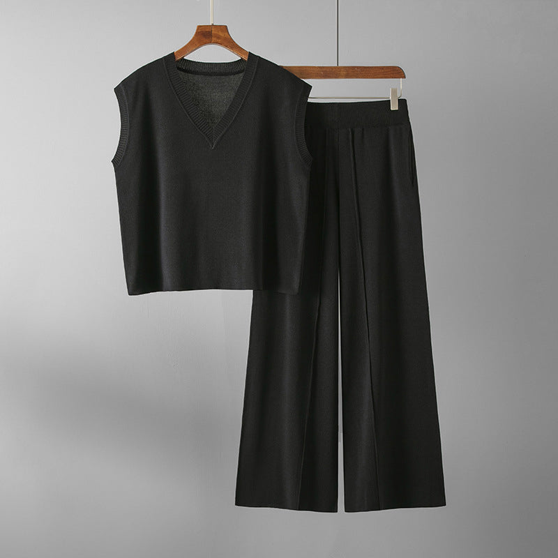 Elise Leroy Ensemble Tricot Deux Pièces Avec Pantalon À Jambe Large Et Débardeur À Encolure V