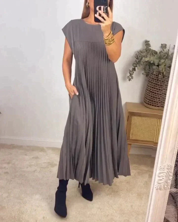 Ärmelloses Faltenkleid von Paula