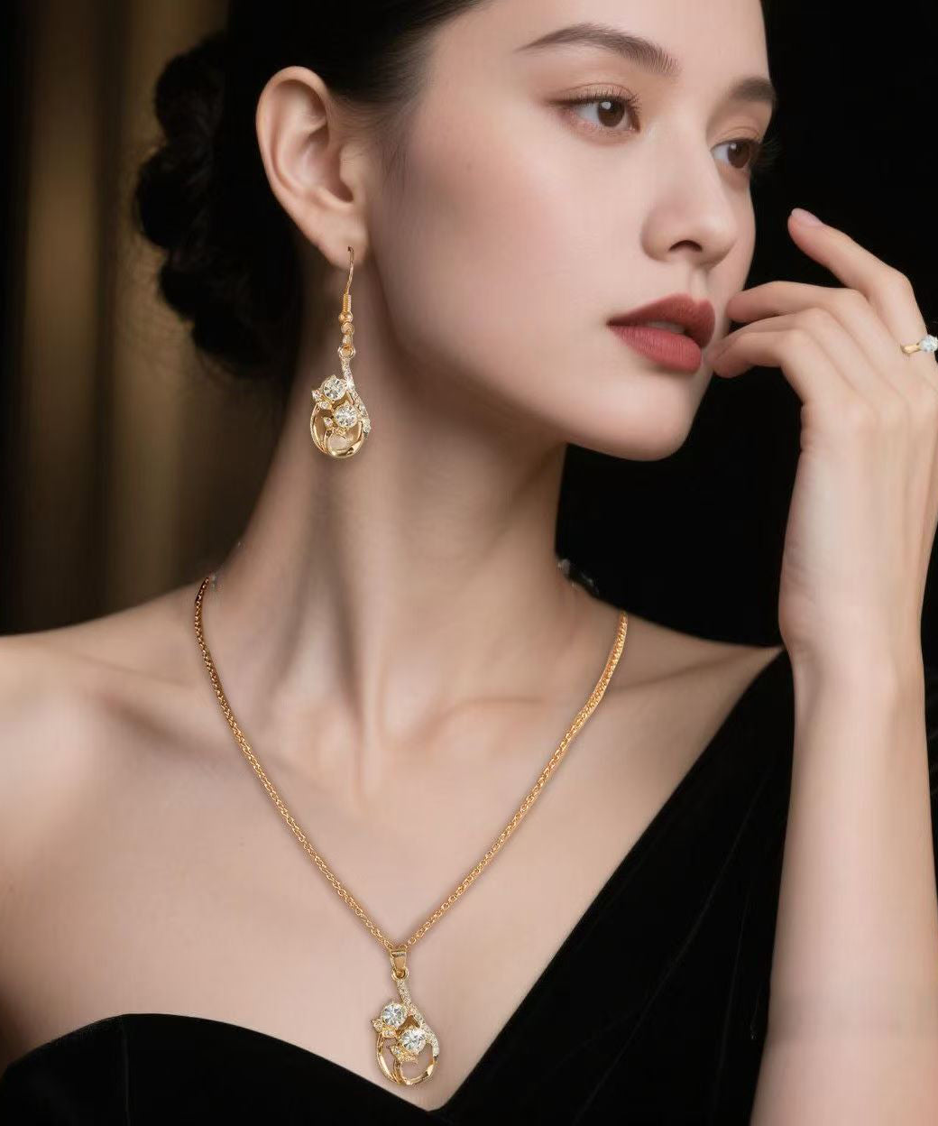 Ensemble de trois boucles d'oreilles pendantes, bagues et collier pendentif en zircon doré tendance - Amawinc