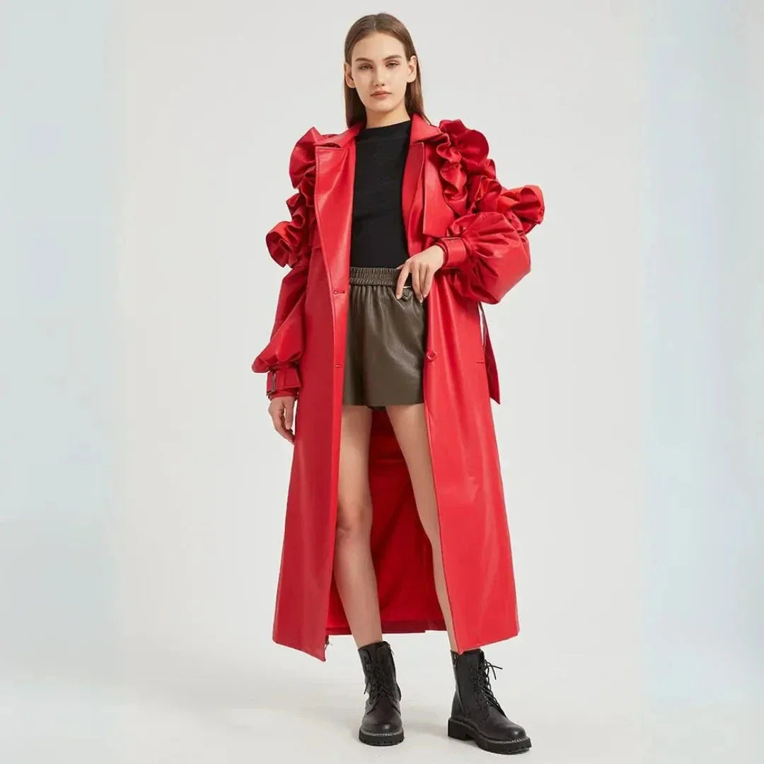 Manteau Trench Long À Volants Faye Avec Ceinture Ajustable En Faux Cuir Et Silhouette Moderne