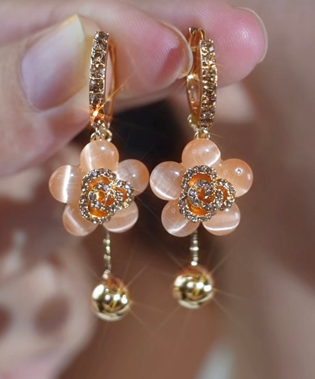 Boucles d'oreilles pendantes florales en alliage d'or fin et pierre œil de chat en zircon - Amawinc