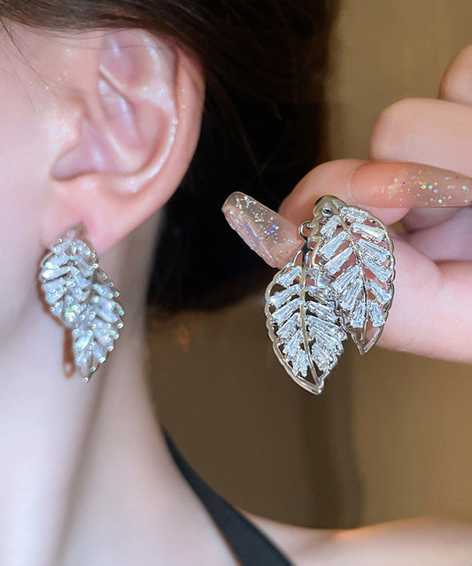 Boucles d'oreilles à tige en cuivre et zircon creux en forme de feuille - Amawinc