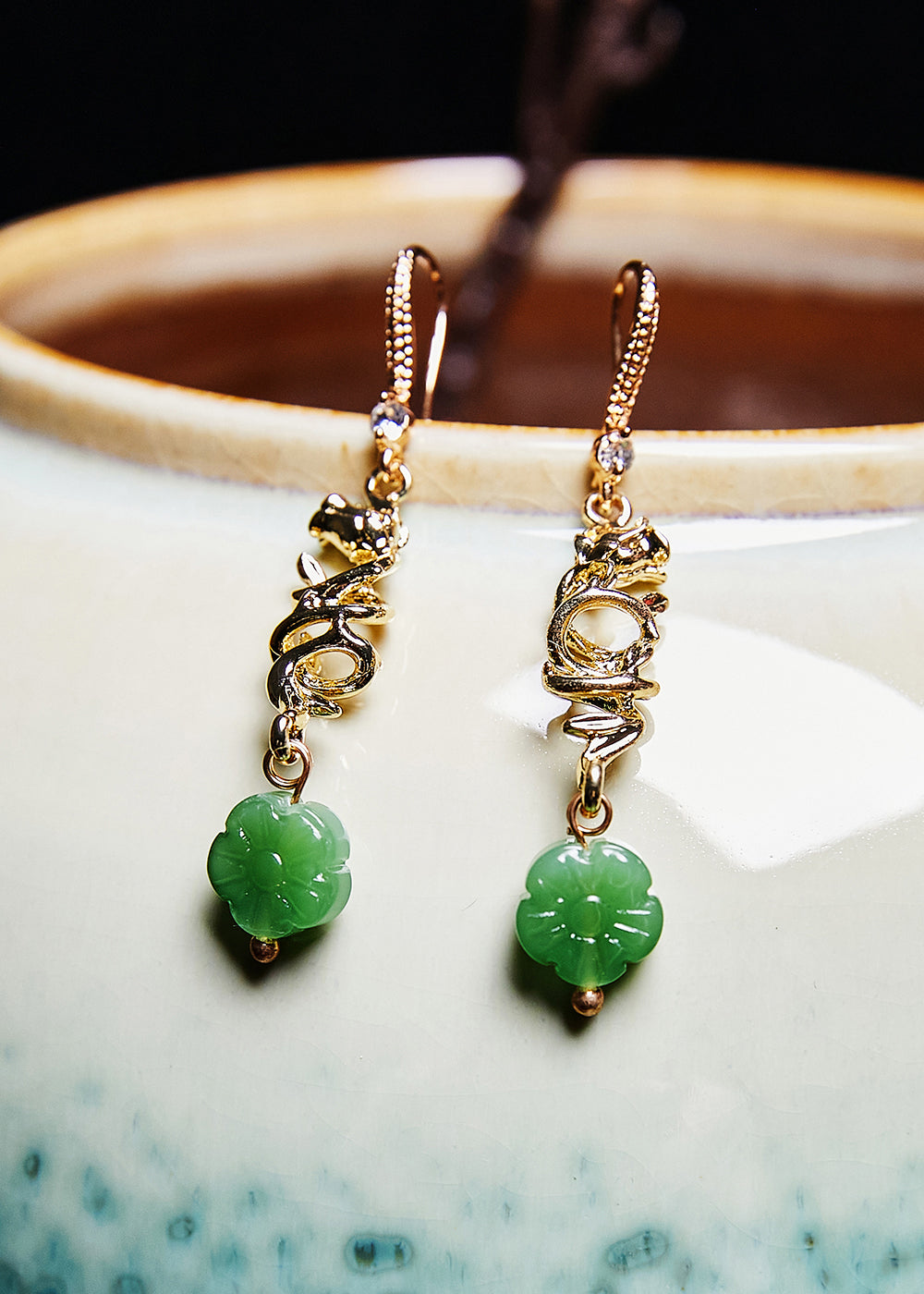 Boucles d'oreilles pendantes dorées en jade tournesol vert fin - Amawinc