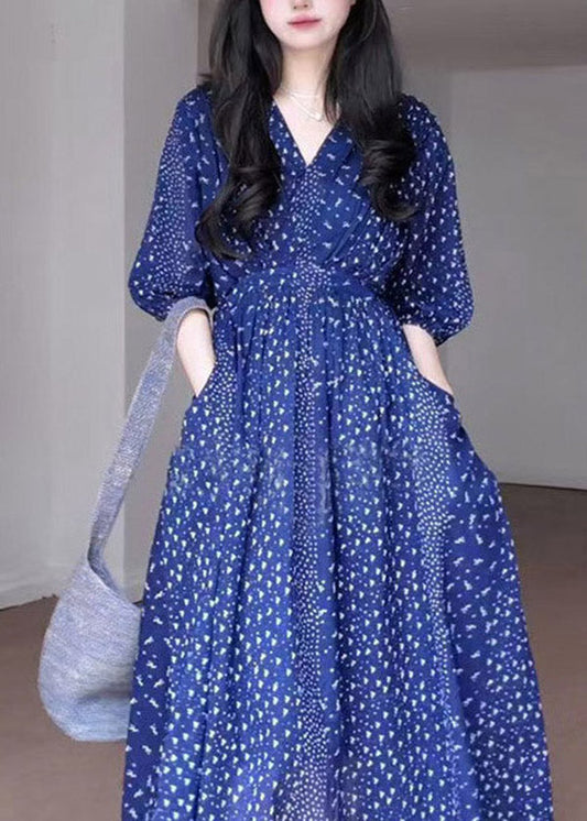 Robe longue d'été en mousseline de soie imprimée bleu français à col en V - Amawinc
