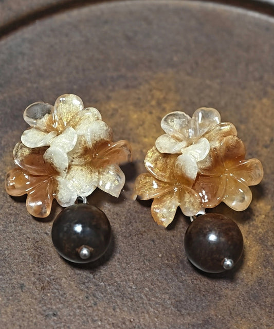 Boucles d'oreilles pendantes en résine florale marron cuivrée dégradée - Amawinc