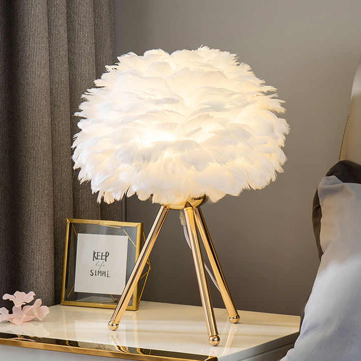 Luxus Tischleuchte mit dimmbarem Licht und Feder-Design von MissFeather™