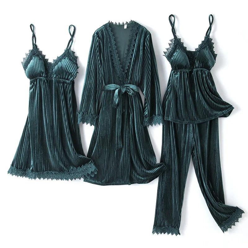 Ensemble Pyjama Velours Orelia Avec Camisole Dentelle Et Robe Légère Trois Ensembles Inclus