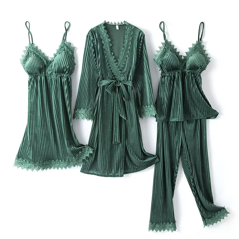 Ensemble Pyjama Velours Orelia Avec Camisole Dentelle Et Robe Légère Trois Ensembles Inclus