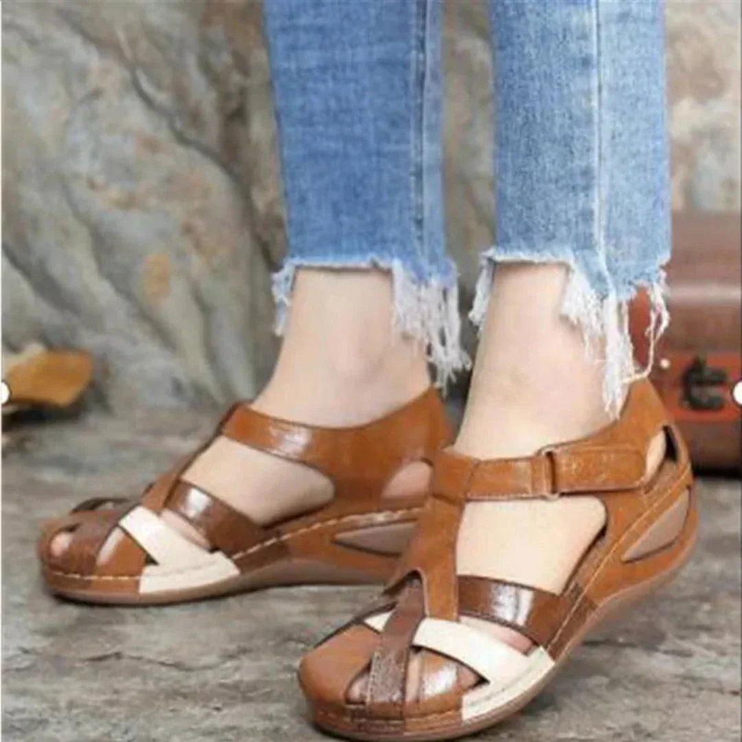 Sandales Harriet Avec Dessus PU Aspect Cuir Durable À Bout Fermé Sangle Velcro Confort Et Découpes Respirantes
