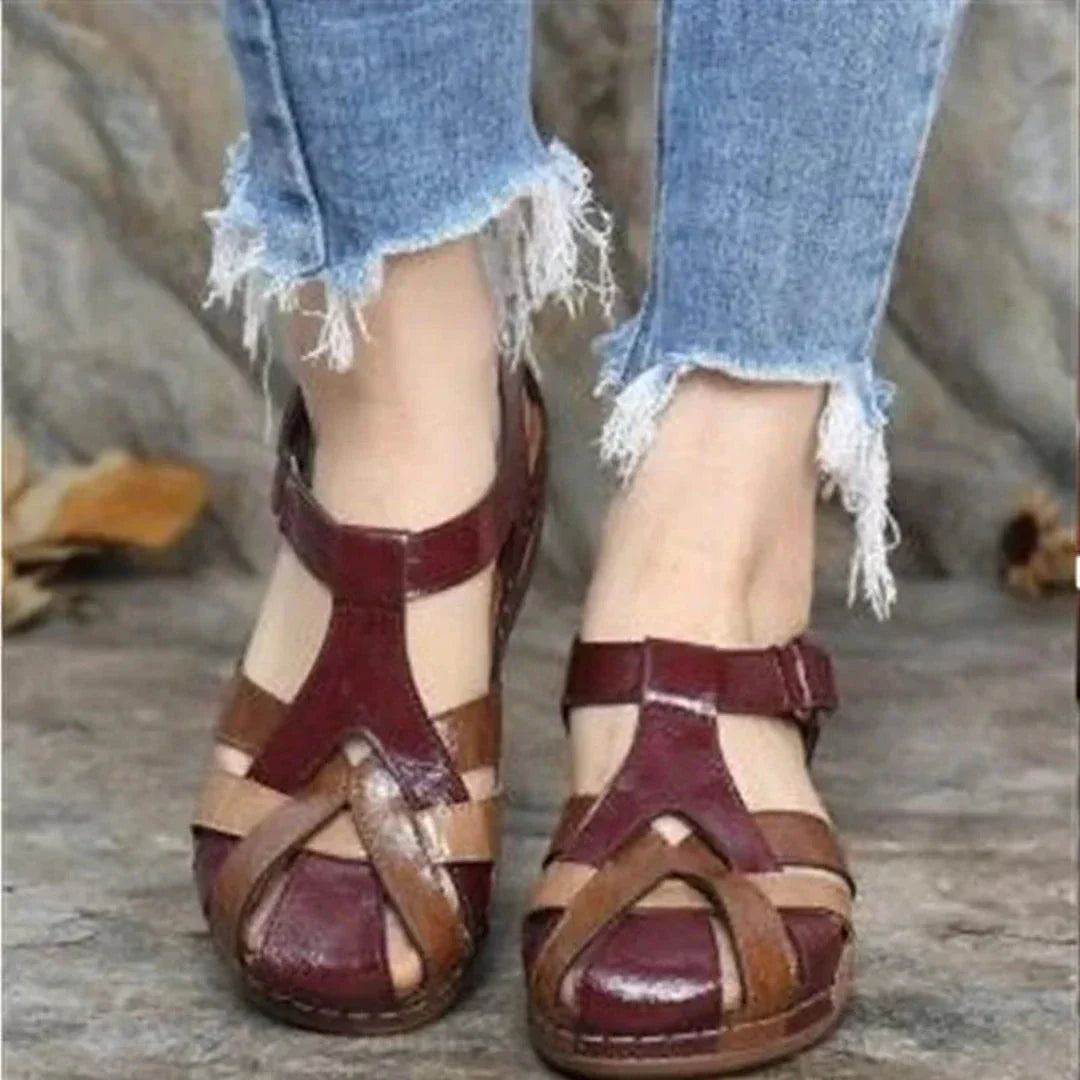 Sandales Harriet Avec Dessus PU Aspect Cuir Durable À Bout Fermé Sangle Velcro Confort Et Découpes Respirantes