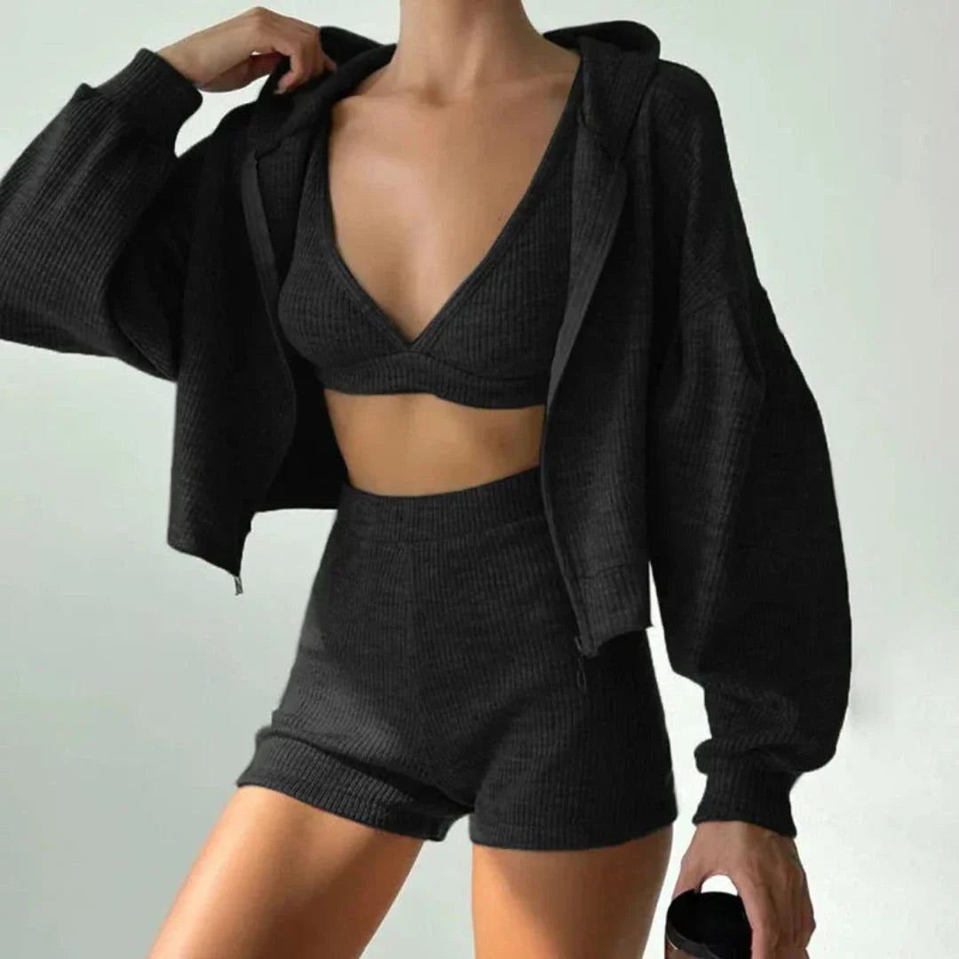 Ensemble Loungewear Hazel Trois Pièces À Maille Côtelée Avec Brassière Soutien Short Taille Haute Et Sweat À Capuche