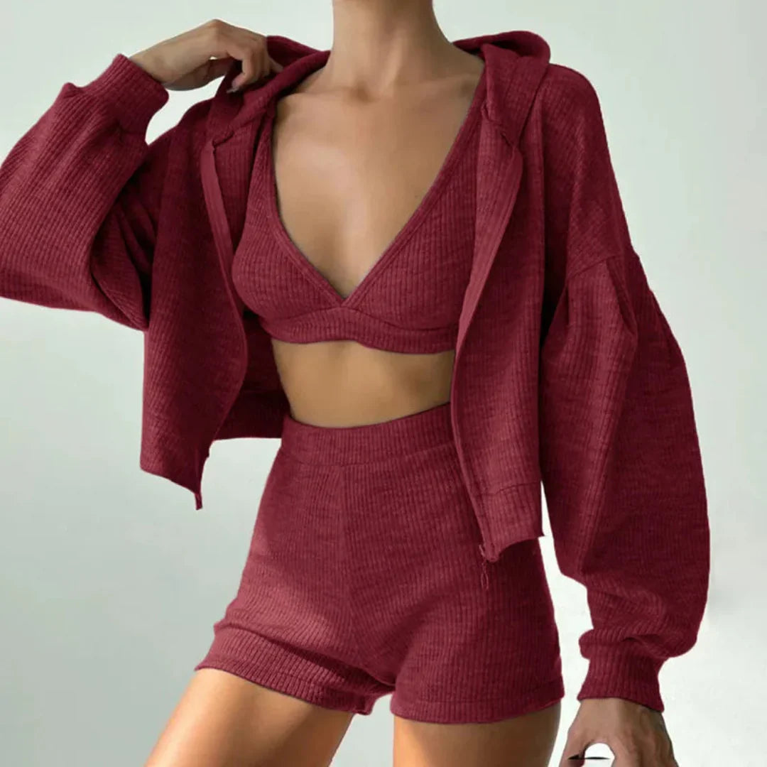 Ensemble Loungewear Hazel Trois Pièces À Maille Côtelée Avec Brassière Soutien Short Taille Haute Et Sweat À Capuche
