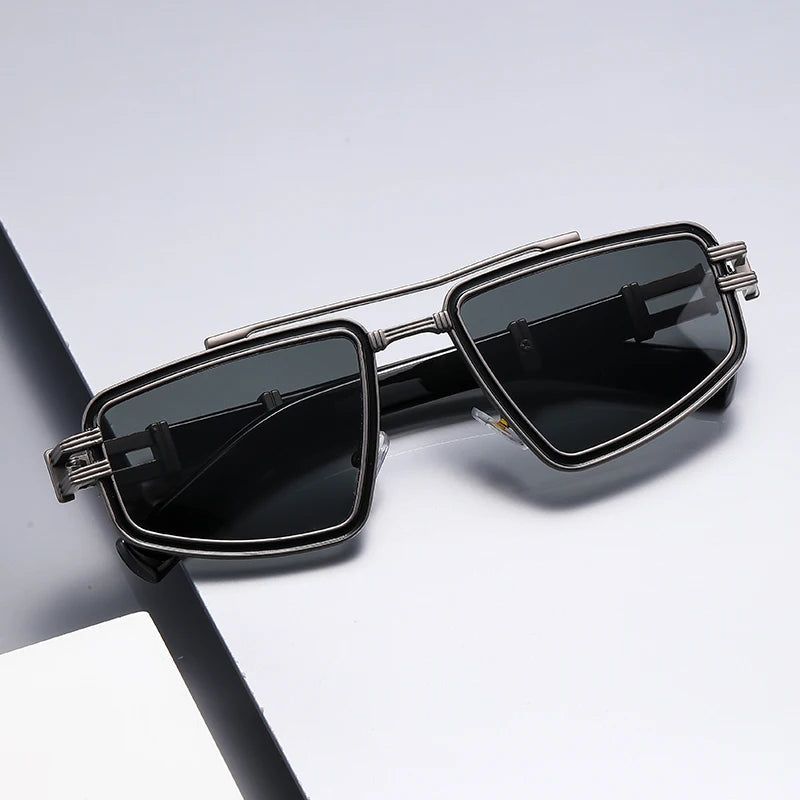 Ion Edge Grid Shades Lunettes Futuristes En Chrome Bleu Électrique Cadre Angulaire Avec Verres UV Bleus Style Cyberpunk