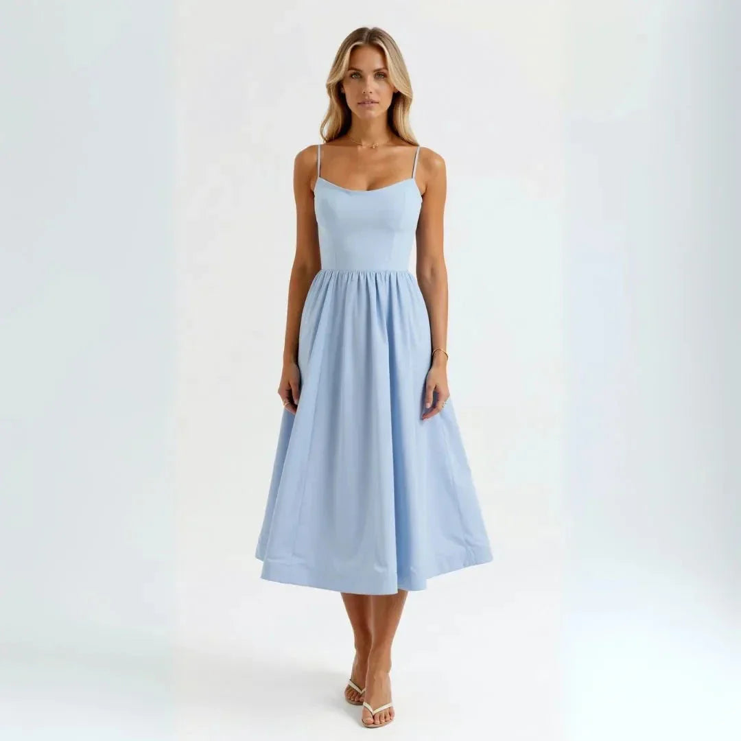 Robe Midi À Bretelles Spaghetti Isabelle Waylynn Silhouette Ajustée Avec Jupe Midi Évasée