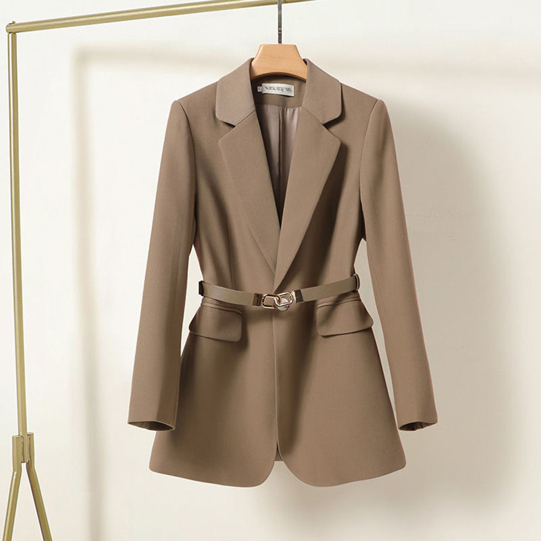 Avelena Blazer mit eingearbeitetem Gürtel und Kerbenkragen