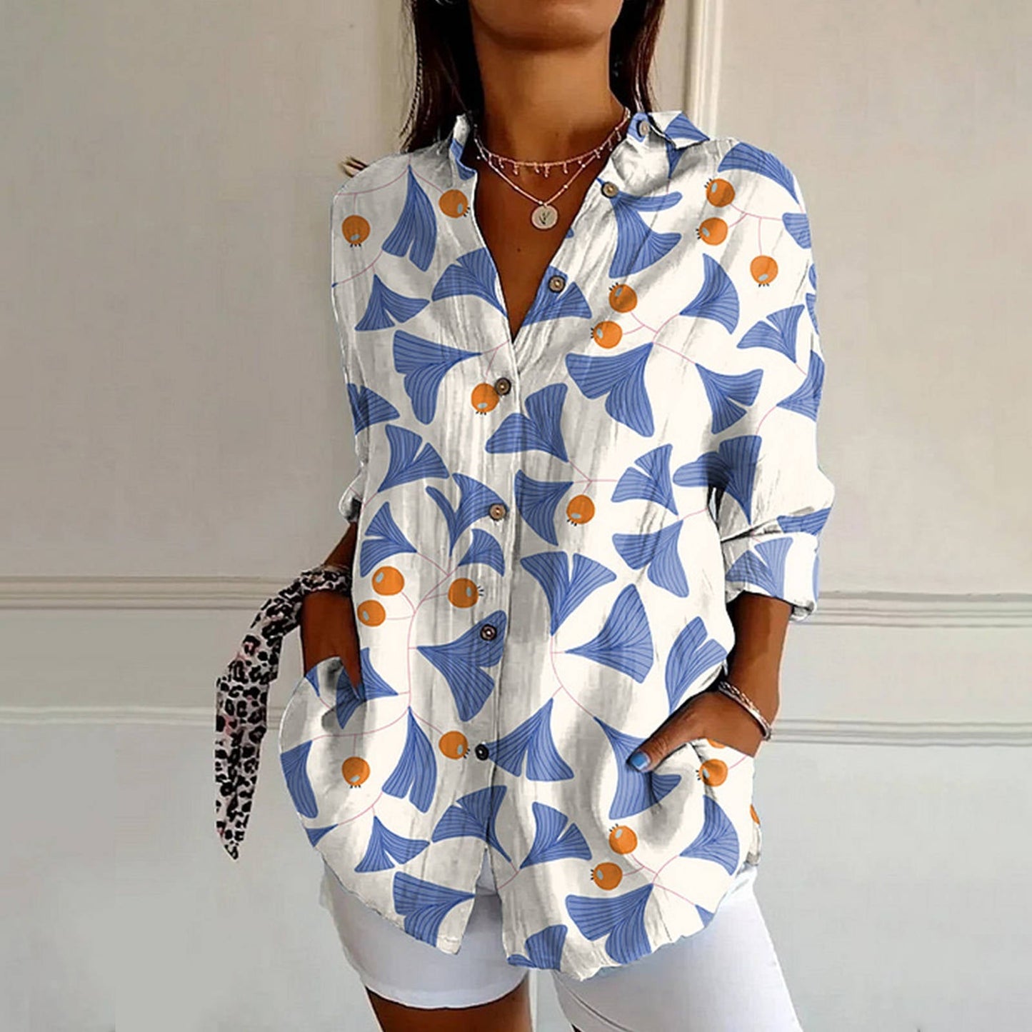 Chemise Florale L’Arte Fiorita de Sofia Amoretti, Vêtement d’Art Porté au Quotidien et Confort Élégant